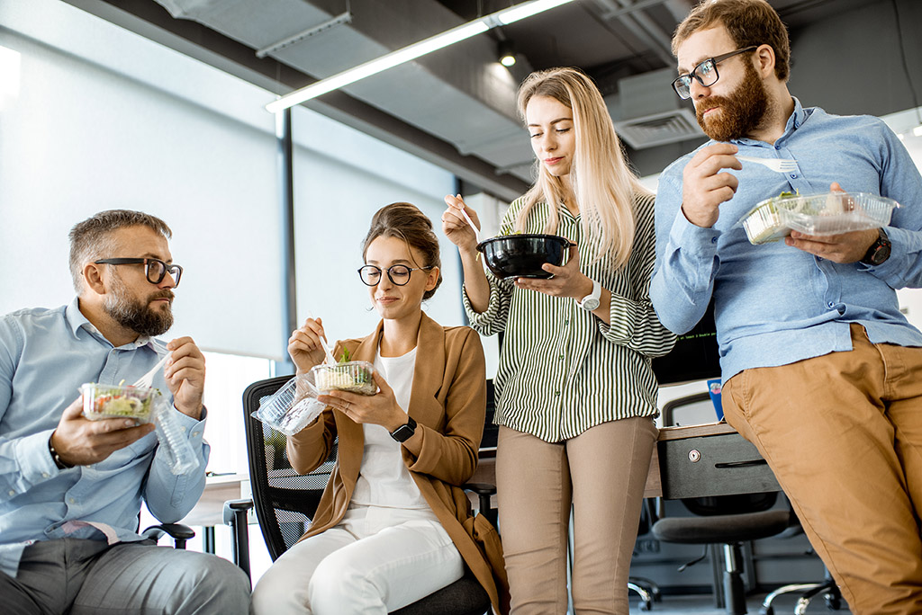 colleagues eating salad in the office